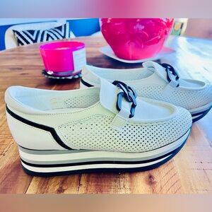 Softwaves White 7.5 LIKE NEW